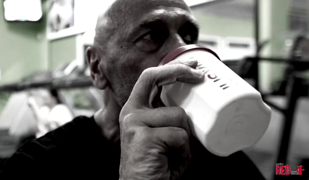 Video che rappresenta Ermanno Marangon mentre si prepara alla competizione World Champion arm wrestling, la maggior parte delle scene si svolgono in palestra con un allenamento mirato alla competizione. Durante l'allenamento consuma bevanda iusvia.
